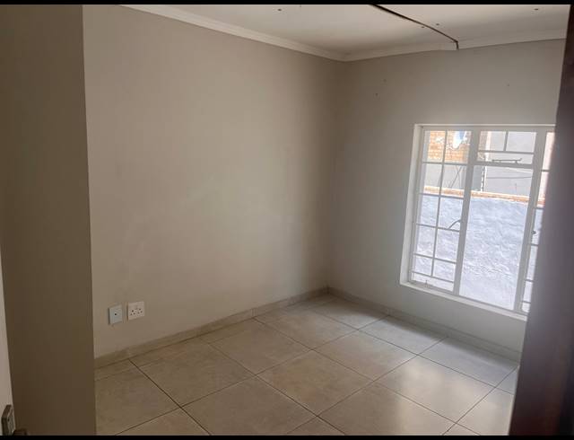 2 BEDROOM APARTMENT FOR SALE IN FLORIDA LAKE